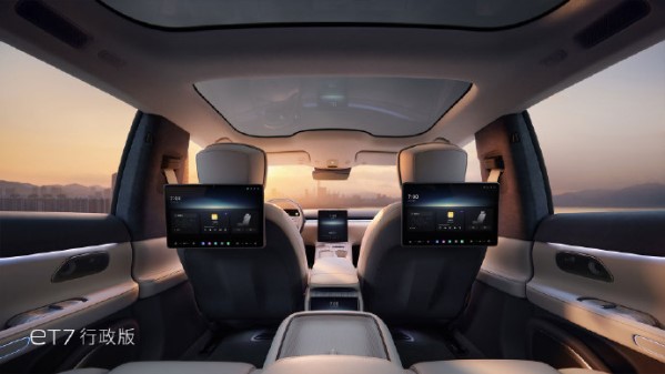 42.8萬(wàn)元起！2024款蔚來(lái)ET7正式上市 標(biāo)配二排滑躺座椅