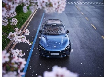 雷軍：小米YU7支持車外小愛語音 車外有8個麥克風(fēng) 封面圖