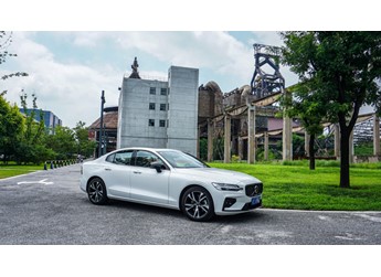 操控與安全兼顧 試駕沃爾沃S60 B5智雅運(yùn)動(dòng)版 封面圖