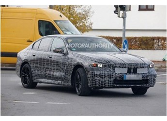 全新寶馬5系最新諜照曝光 2024年推國產(chǎn)加長版車型 封面圖