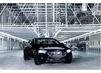 高質(zhì)量發(fā)展拾階而上攀新高 ——北京奔馳整車(chē)?yán)塾?jì)產(chǎn)量突破五百萬(wàn)輛