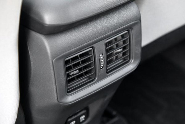 拿實(shí)力說(shuō)話 試駕全新一代豐田RAV4榮放