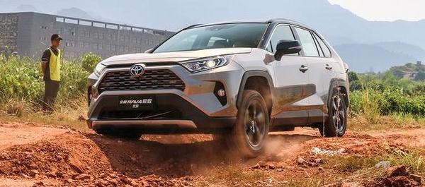 拿實(shí)力說(shuō)話 試駕全新一代豐田RAV4榮放